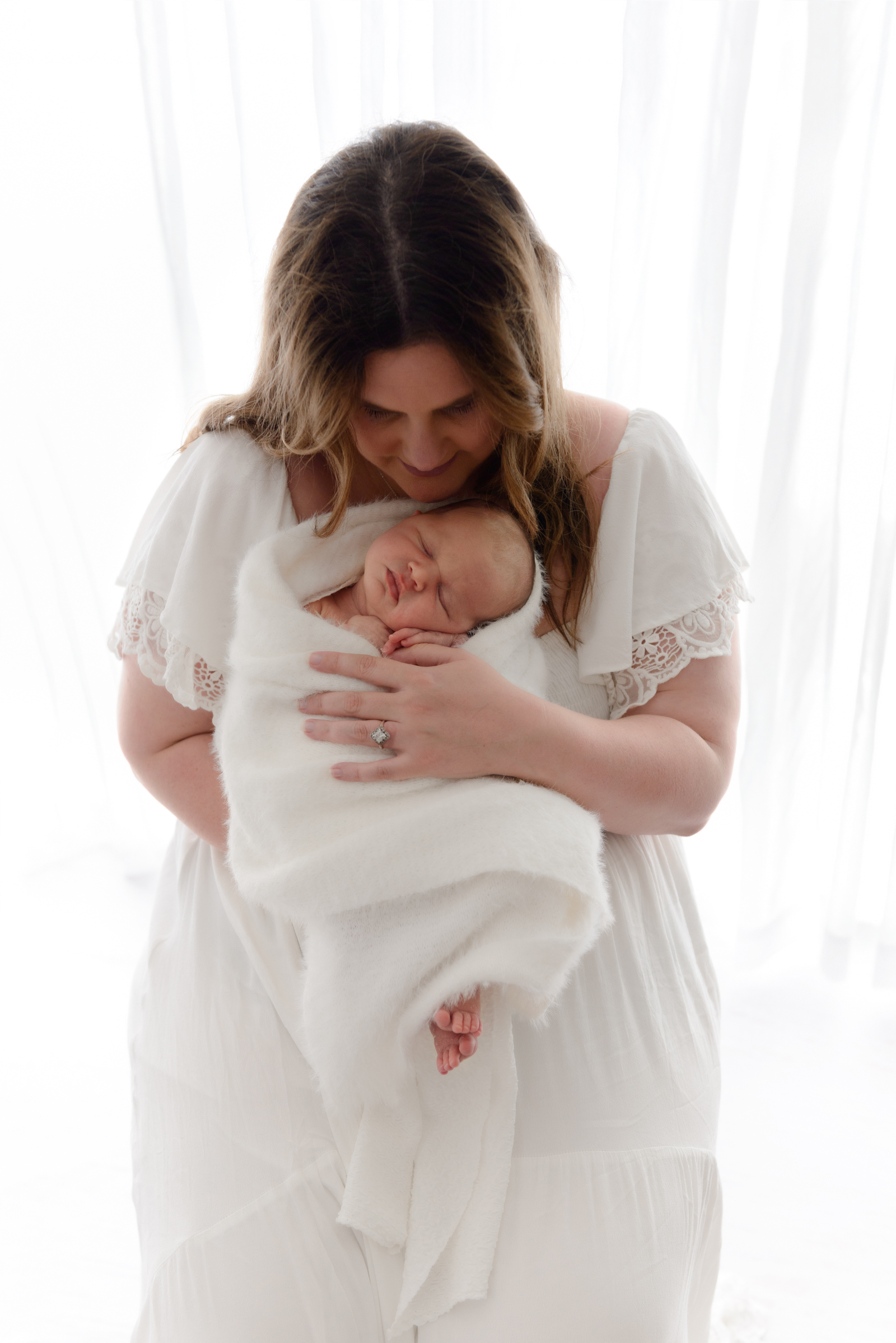 Favourite Mum Poses for Newborn sessions with Bree Hulme Photography Sydney northern beaches and north shore newborn photographer