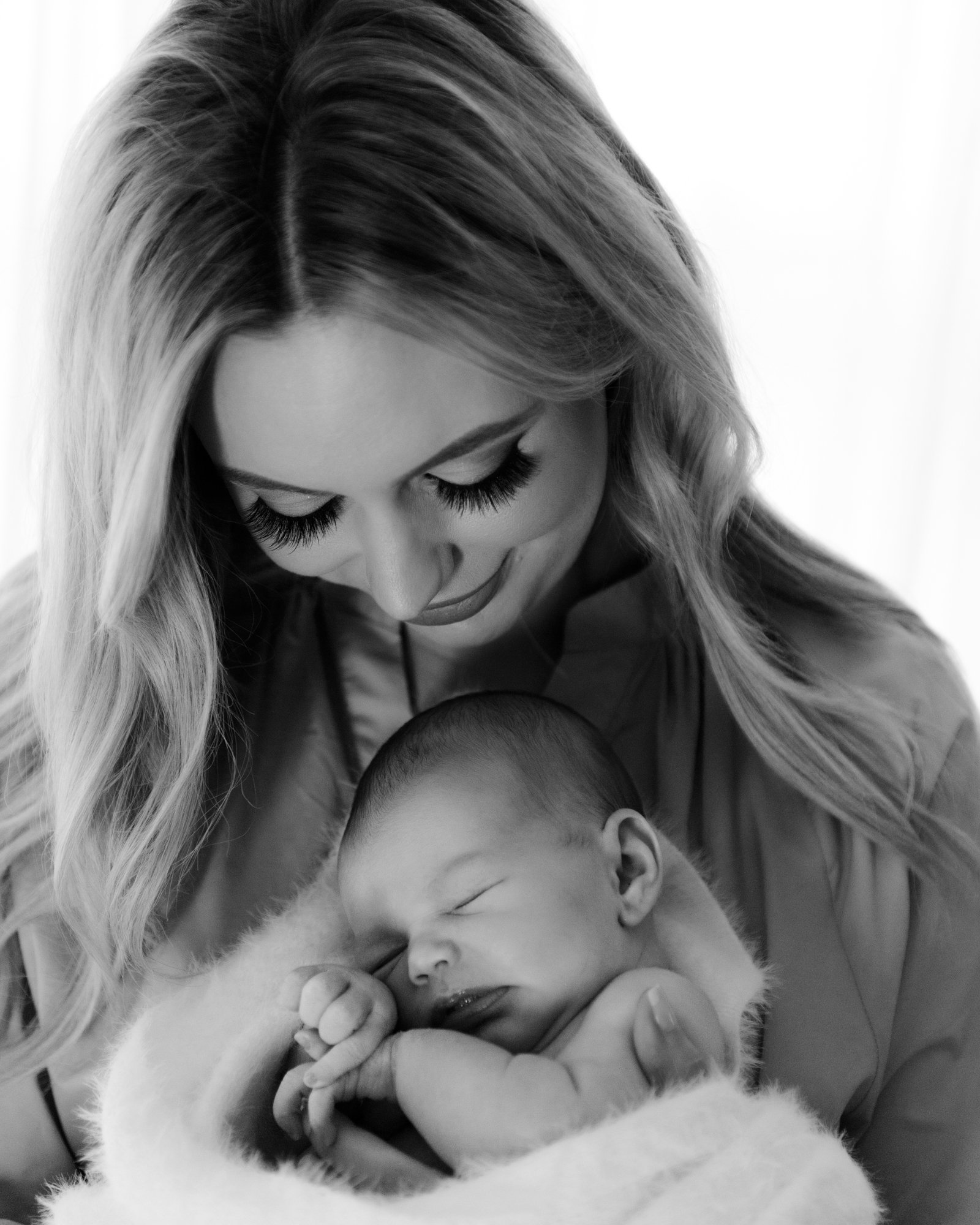 Favourite Mum Poses for Newborn sessions with Bree Hulme Photography Sydney northern beaches and north shore newborn photographer