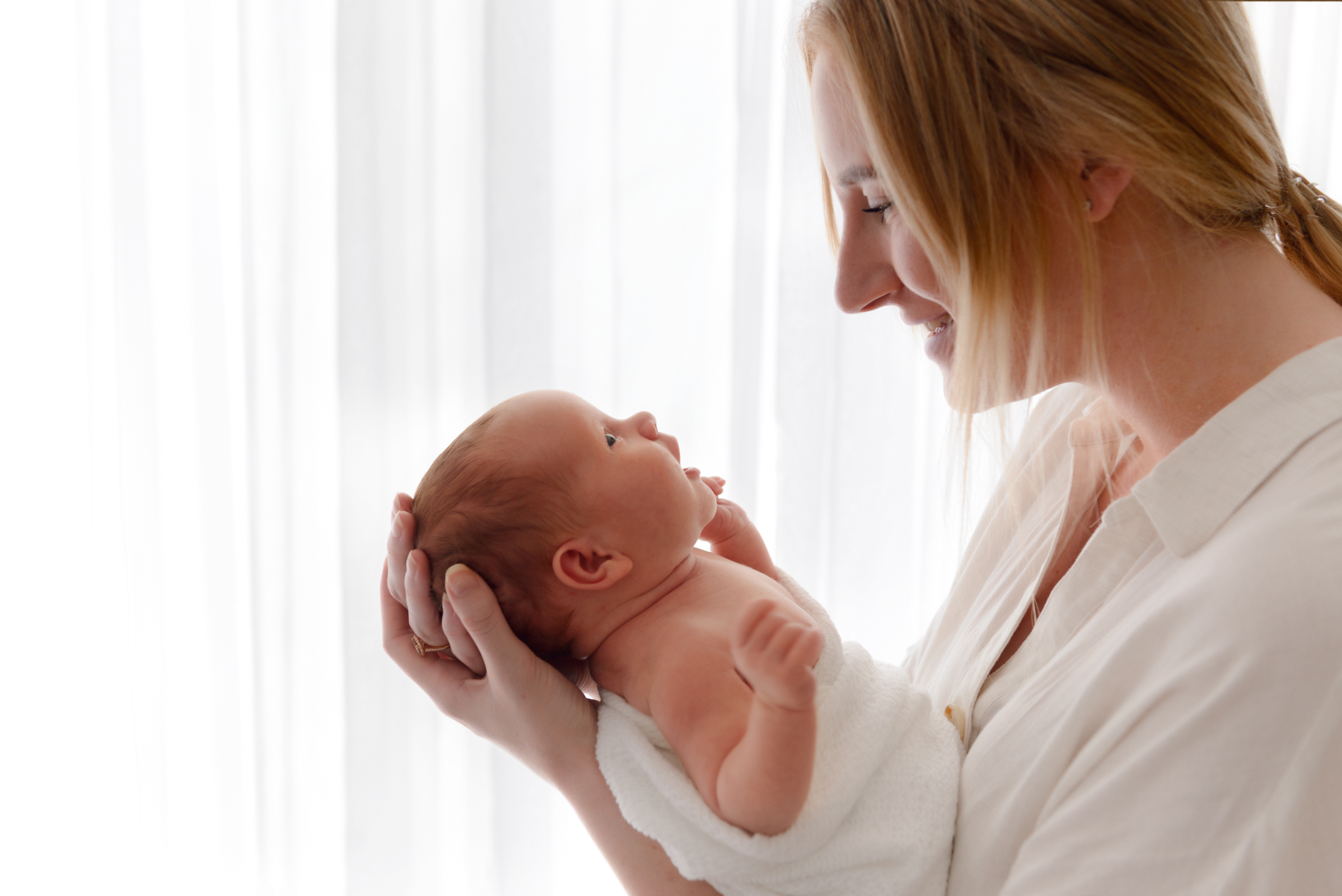 Favourite Mum Poses for Newborn sessions with Bree Hulme Photography Sydney northern beaches and north shore newborn photographer