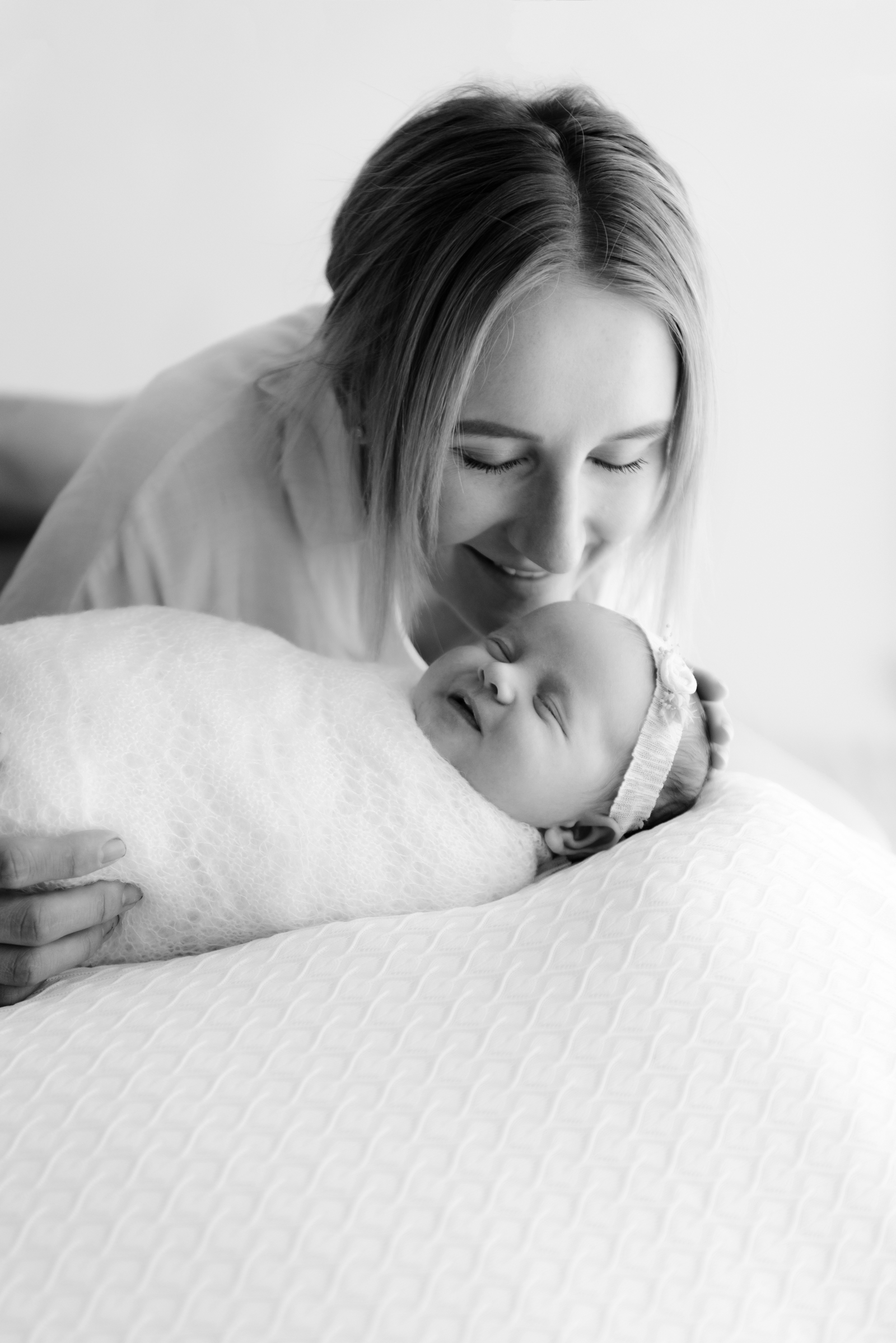 Favourite Mum Poses for Newborn sessions with Bree Hulme Photography Sydney northern beaches and north shore newborn photographer