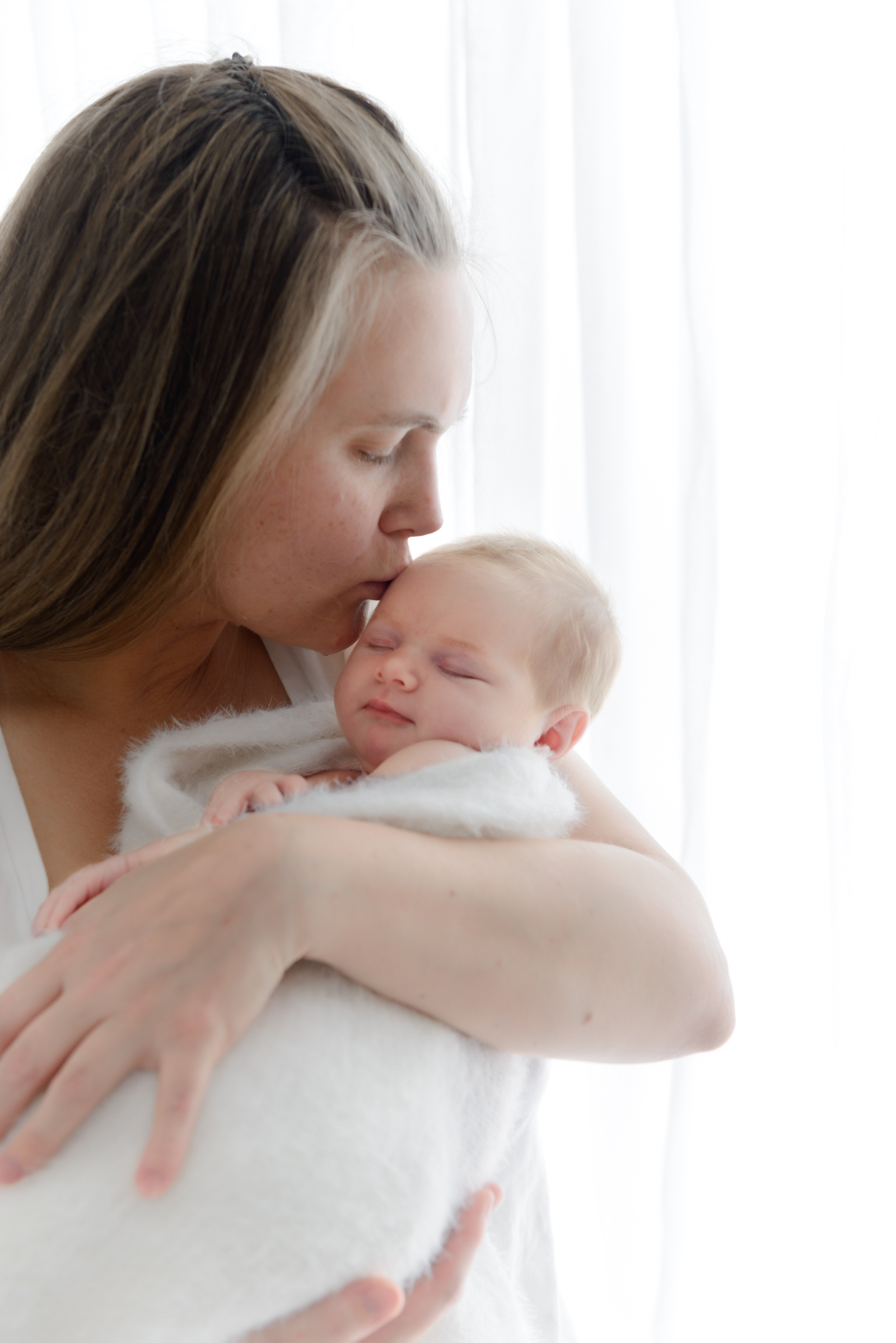 Favourite Mum Poses for Newborn sessions with Bree Hulme Photography Sydney northern beaches and north shore newborn photographer