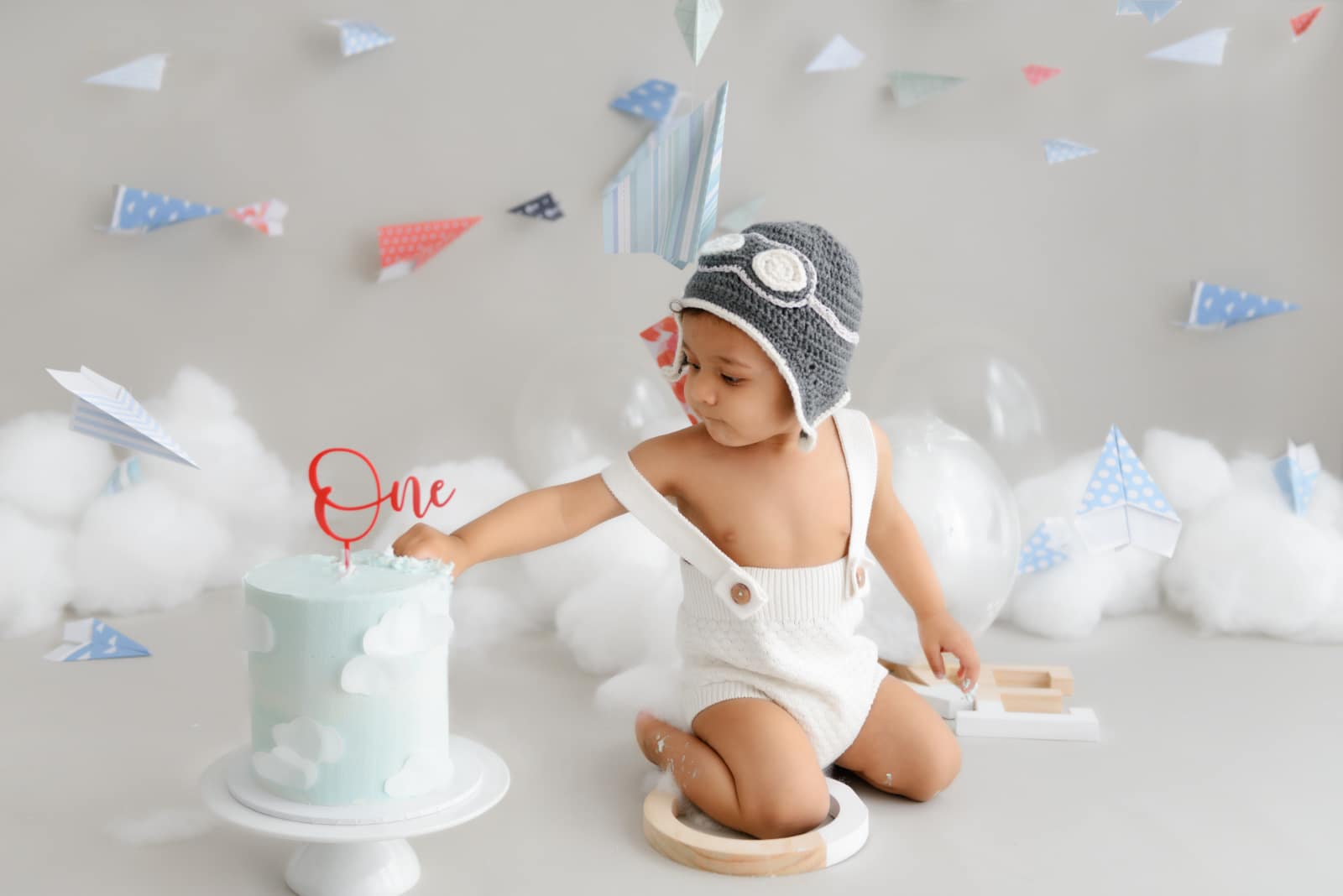 16 Ridiculously Adorable Newborn Photoshoot Outfits